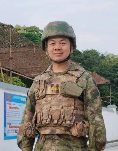 第5次下水前，他給母親重重磕了一個(gè)頭！