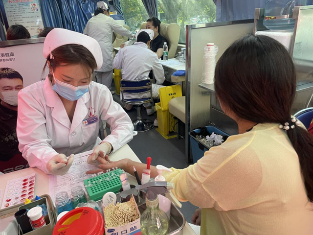 獻(xiàn)血傳遞希望 攜手挽救生命  ——駐馬店市舉辦第22個(gè)“世界獻(xiàn)血者日”宣傳活動(dòng)