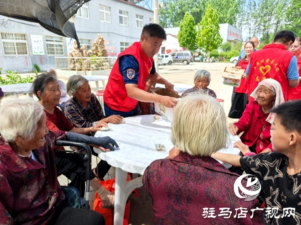 平輿縣身邊好人協(xié)會走進土店村開展移風(fēng)易俗主題宣講活動