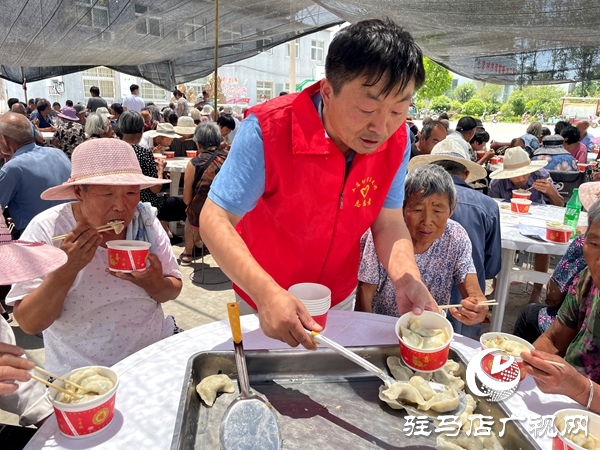  平輿縣萬金店鎮(zhèn)土店村開展“溫情父親節(jié) 愛心常相伴”文明實(shí)踐活動