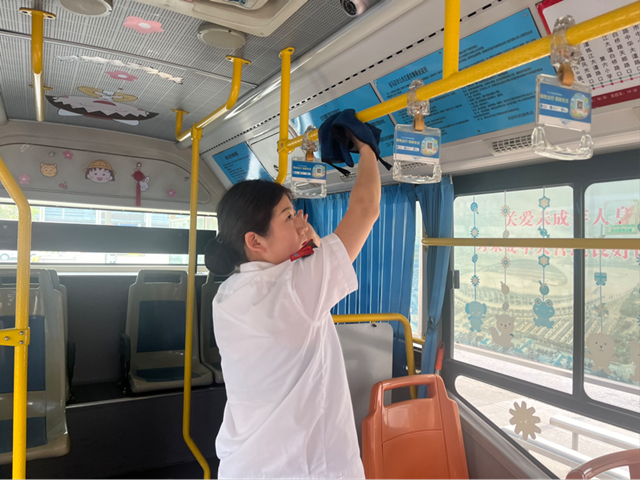 從車(chē)廂到考場(chǎng) 駐馬店市公交公司暖心護(hù)航中考學(xué)子