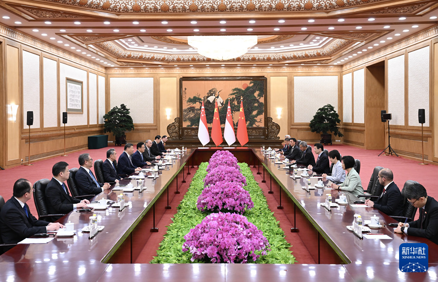 習(xí)近平會見新加坡總理黃循財(cái)