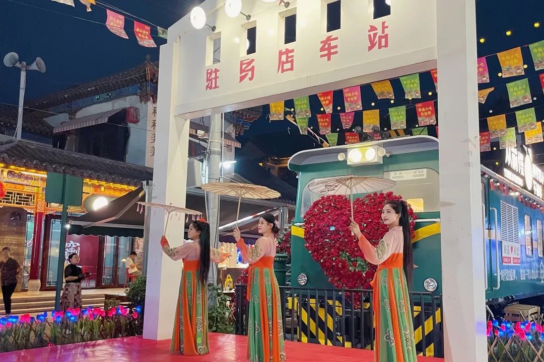 　　六月，在舊時光里與時光驛巷傳統(tǒng)小吃作坊街撞了個滿懷