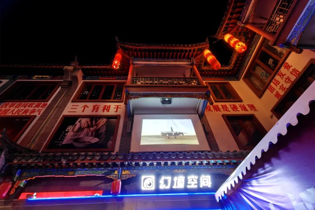 　　六月，在舊時光里與時光驛巷傳統(tǒng)小吃作坊街撞了個滿懷