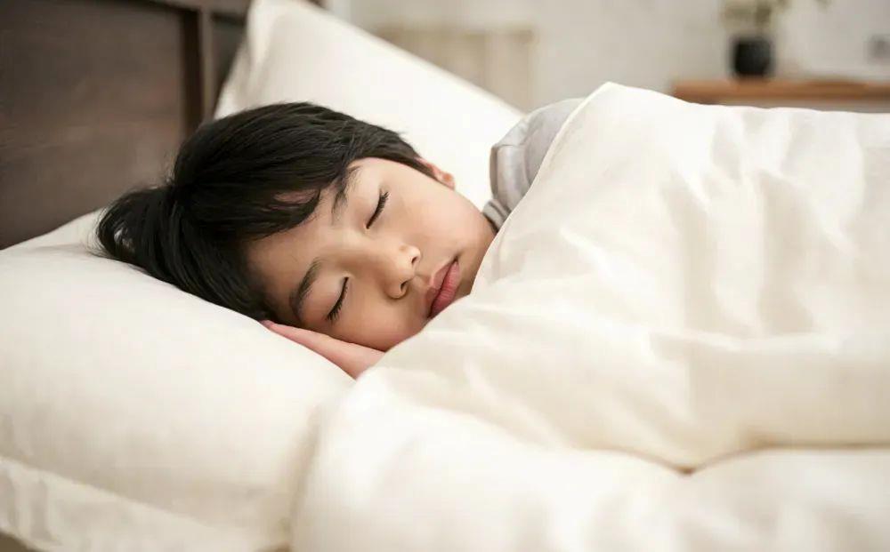 少睡一刻鐘，腦子變“懵懂”？勸你早睡的科學依據來了