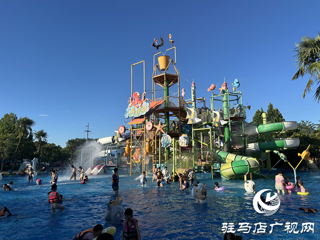 高溫催熱“涼經(jīng)濟” 水上樂園人氣旺