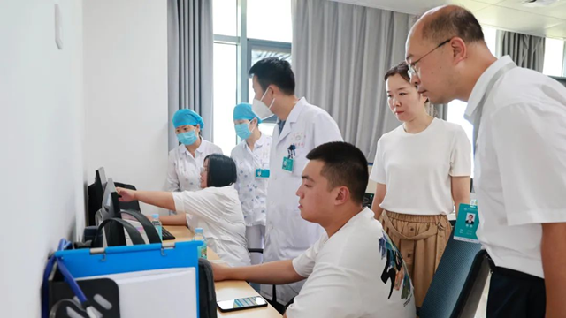 省“孤兒醫(yī)療康復(fù)明天計(jì)劃”項(xiàng)目專(zhuān)家組到駐馬店市中心醫(yī)院婦女兒童醫(yī)院調(diào)研