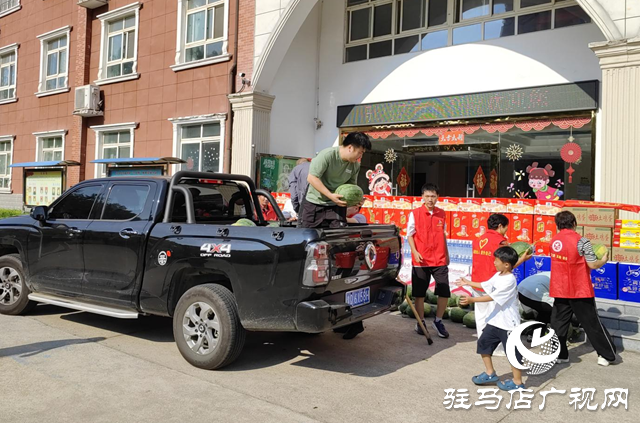 中國(guó)好人愛(ài)心團(tuán)隊(duì)酷暑送清涼 情系福利院