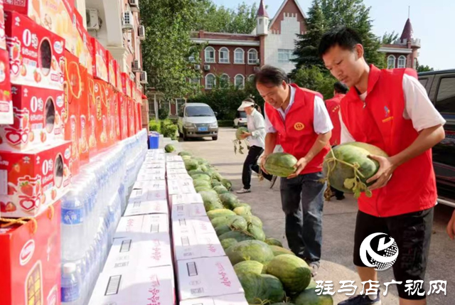 中國(guó)好人愛(ài)心團(tuán)隊(duì)酷暑送清涼 情系福利院