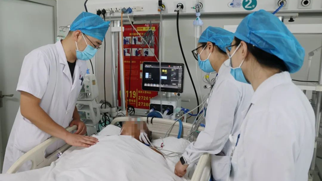  高溫下的生死競速！駐馬店中心醫(yī)院成功救治高齡熱射病患者