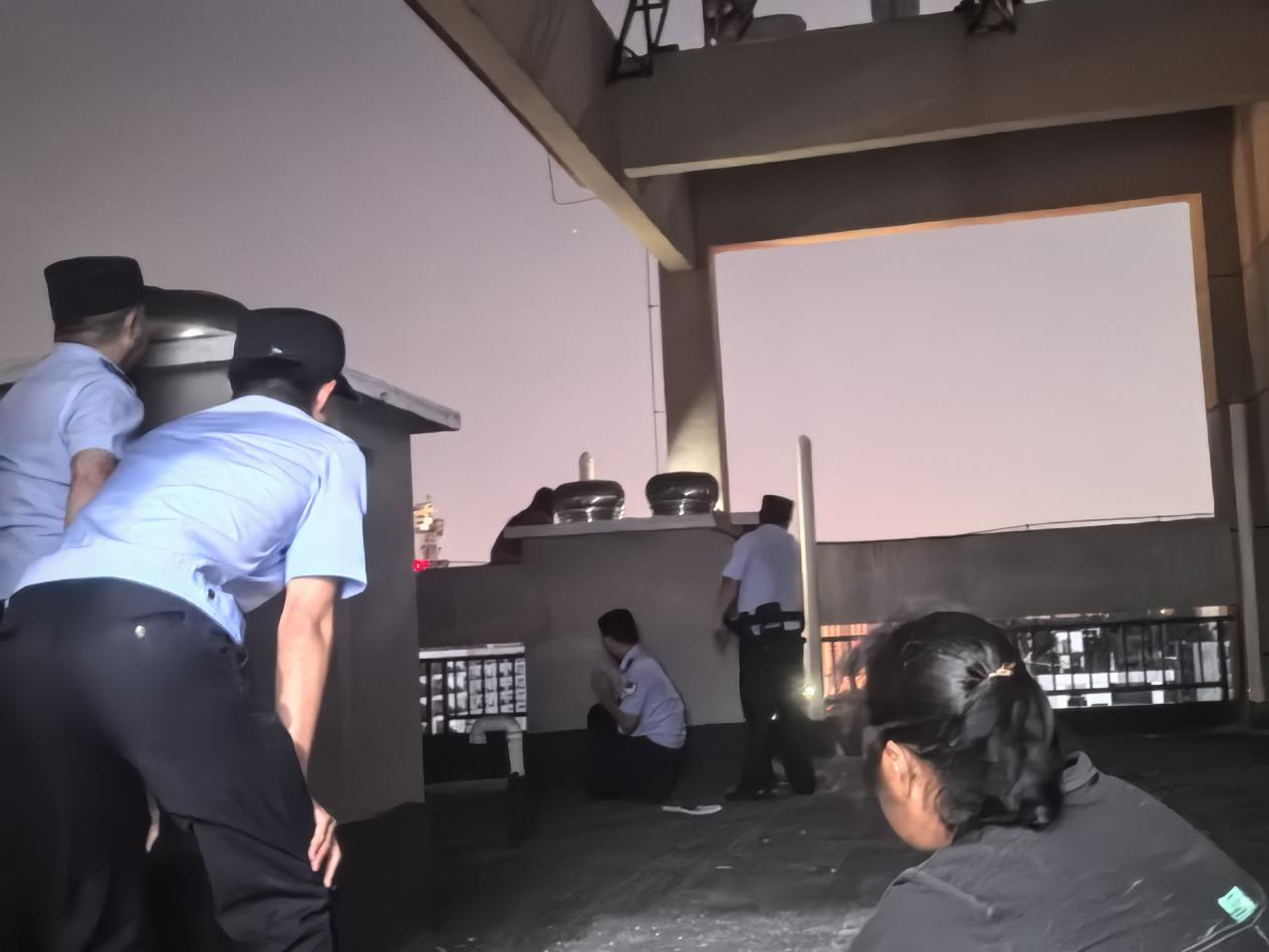 生死瞬間！ 民警爭分奪秒救援欲跳樓輕生懷孕女子