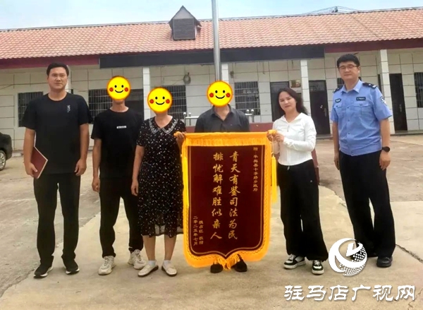 平輿公安：多元聯(lián)動解糾紛 群眾送旗暖人心
