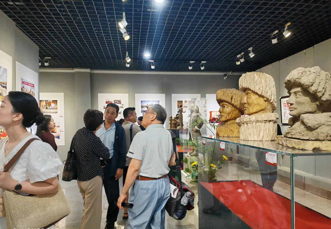【展訊】紀(jì)念抗戰(zhàn)勝利80周年、楊靖宇將軍誕辰120周年美術(shù)書法攝影藝術(shù)展開幕