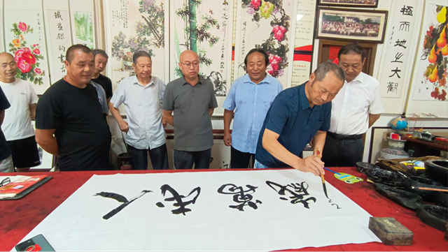 天中書(shū)畫(huà)藝術(shù)研究會(huì)舉辦書(shū)畫(huà)交流活動(dòng) 筆墨寄情紀(jì)念抗戰(zhàn)勝利80周年