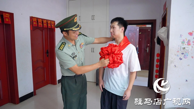 駐馬店學(xué)子趙文康！你的火箭軍工程大學(xué)錄取通知書送達！
