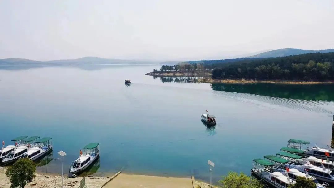 逃離鋼鐵森林！暑期親子游駐馬店銅山湖全攻略：游船、野趣、自然療愈之旅
