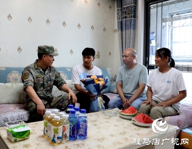 攜筆從戎·青春報(bào)國(guó)——軍地聯(lián)合為確山學(xué)子送達(dá)軍校錄取通知書(shū)