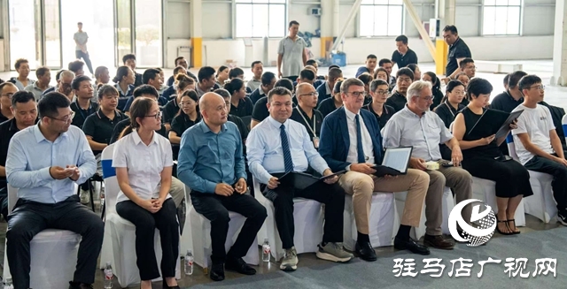  河南萬華畜牧與法國多福瑞國際技術(shù)合作簽約儀式舉行