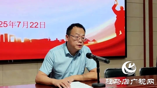 平輿六中舉行平輿一高錄取通知書(shū)發(fā)放儀式