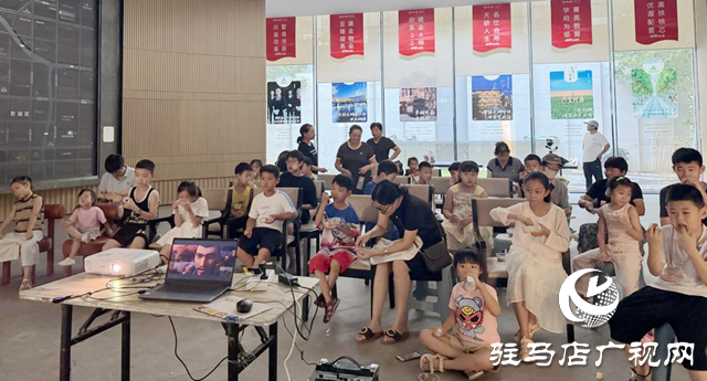 社區(qū)銀幕亮起“鄰里暖”