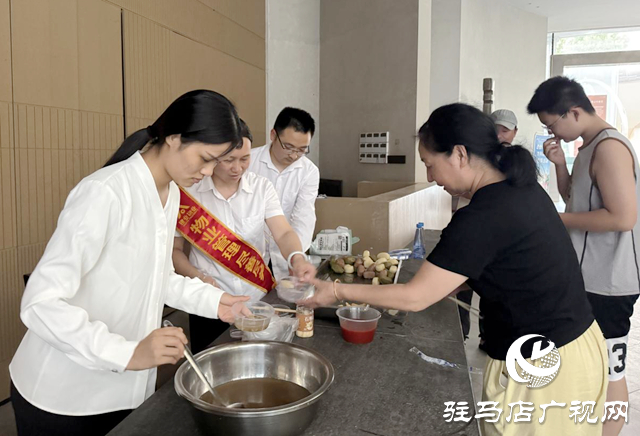 社區(qū)銀幕亮起“鄰里暖”