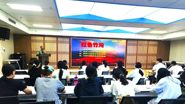  傳承紅色基因，筑牢醫(yī)者初心——駐馬店市中醫(yī)院開展2025級(jí)中醫(yī)規(guī)培學(xué)員入院思政教育