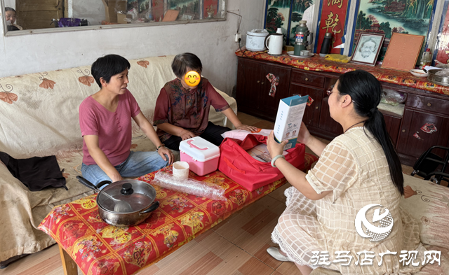 確山縣婦聯(lián)開(kāi)展2025“母親郵包”關(guān)愛(ài)公益行發(fā)放活動(dòng)