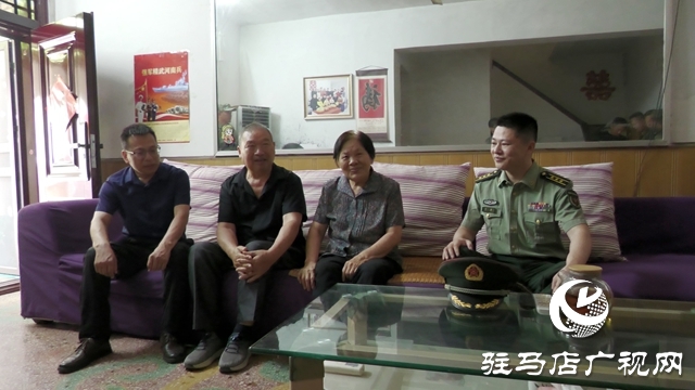  西平縣軍地聯(lián)合為立功受獎(jiǎng)現(xiàn)役軍人送喜報(bào)