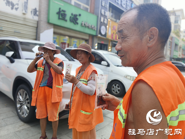 高溫下的清涼守護(hù)：愛心中醫(yī)館為戶外工作者免費(fèi)供應(yīng)酸梅湯