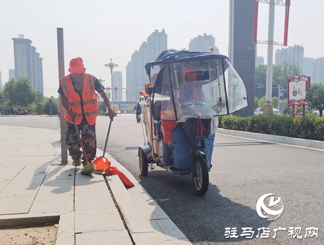高溫下的堅(jiān)守：環(huán)衛(wèi)工人用汗水守護(hù)城市整潔