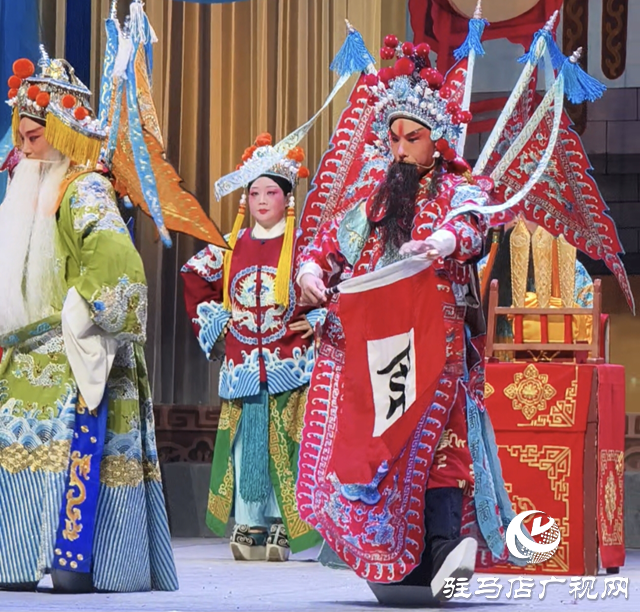 從厚底朝靴到“舞臺戰(zhàn)靴” 戲曲“男士高跟鞋”里的文化碰撞
