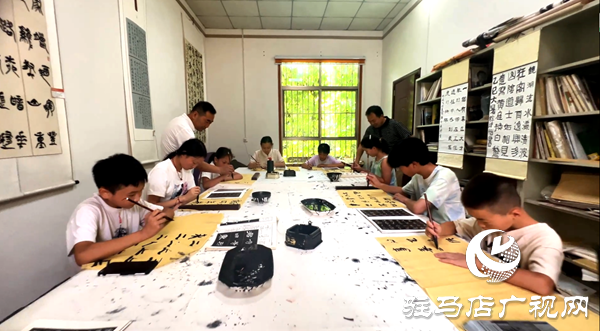  西平權寨鎮(zhèn)郭莊村：書畫公益培訓班為農(nóng)村孩子點亮暑假