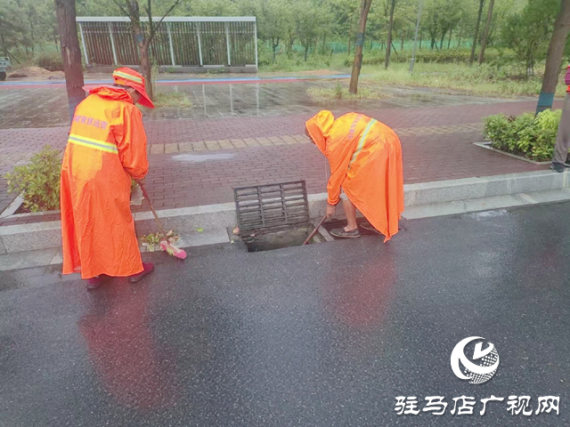 駐馬店市城鄉(xiāng)一體化示范區(qū)城管局：雨后清淤“快”行動(dòng) 道路暢通“潔”為先