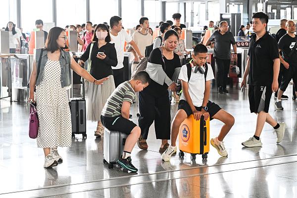 帶四名兒童坐高鐵 需要買幾張車票？解答來(lái)了