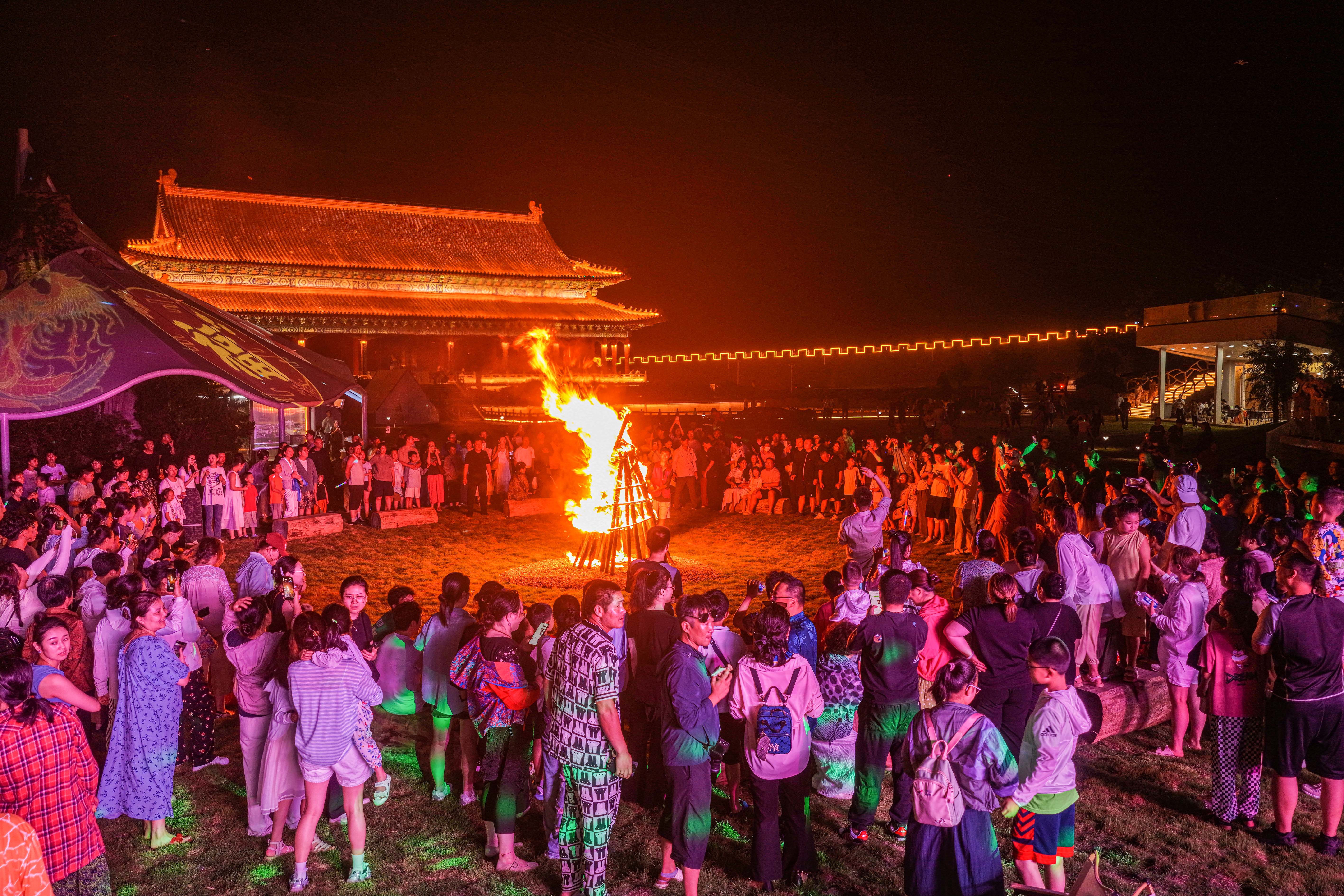 消費(fèi)場(chǎng)景持續(xù)上新 夜間“黃金4小時(shí)”創(chuàng)造暑期經(jīng)濟(jì)新增量