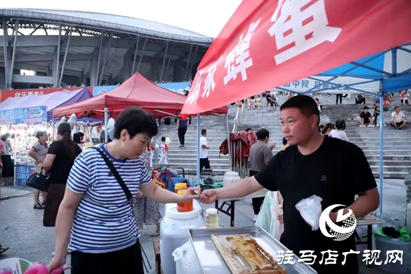 平輿縣蜜然康蜜蜂養(yǎng)殖專業(yè)合作社蜂產(chǎn)品精彩亮相2025第十一屆黃河戲劇節(jié)