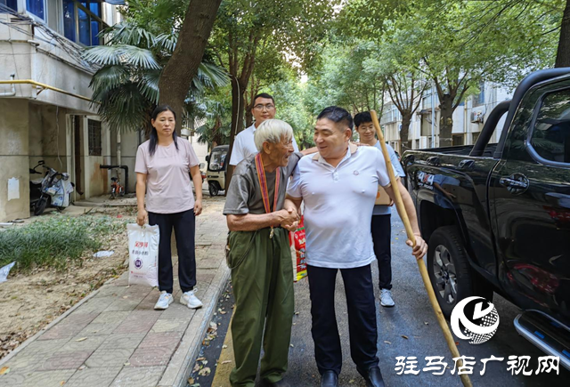 【文明風(fēng)采天中行】中國好人何文禮：拐杖撐起大愛人生