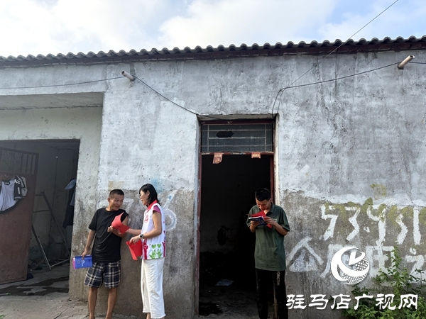平輿縣婦聯(lián)開展“少年兒童心向黨 牽手護航伴成長”暑期兒童關(guān)愛服務(wù)活動