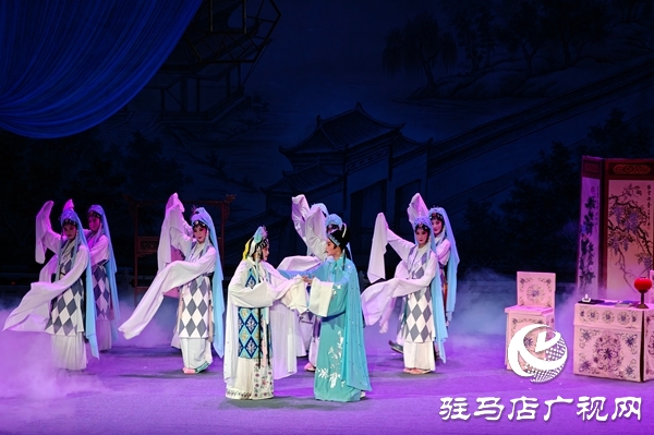 黃河戲劇節(jié)經典豫劇《必正與妙常》亮相平輿縣文化藝術中心