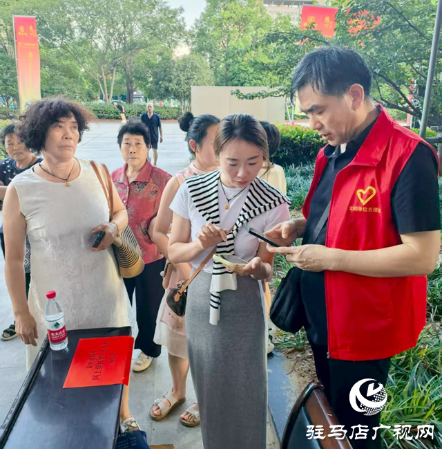 駐馬店：黨員先鋒護航黃河戲劇節(jié) 志愿服務彰顯擔當本色