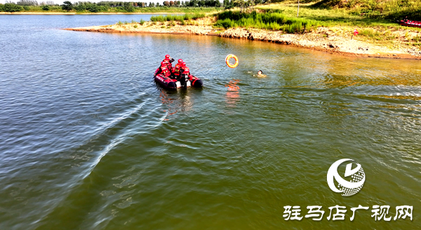 平輿特巡警與藍(lán)天救援隊共筑水域 “生命防線”