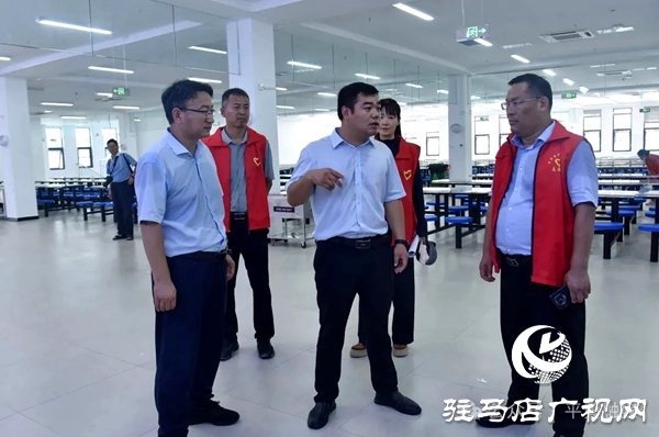 平輿縣副縣長劉涵斌到縣一高新校區(qū)調研指導新生報到和開學準備工作