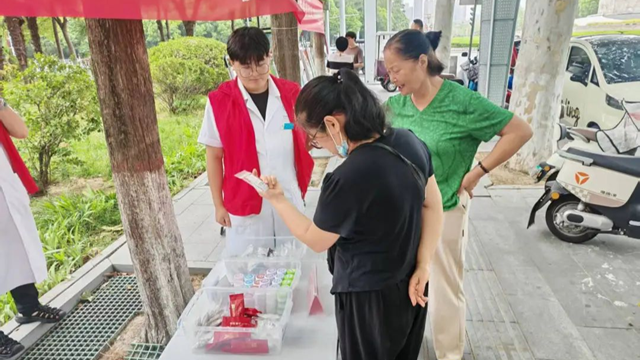 駐馬店市中醫(yī)院開展第九個“全國殘疾預防日”宣傳義診活動