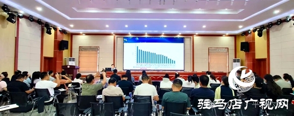 平輿六中特邀中原名班主任吳紅霞分享班主任專業(yè)成長(zhǎng)密碼