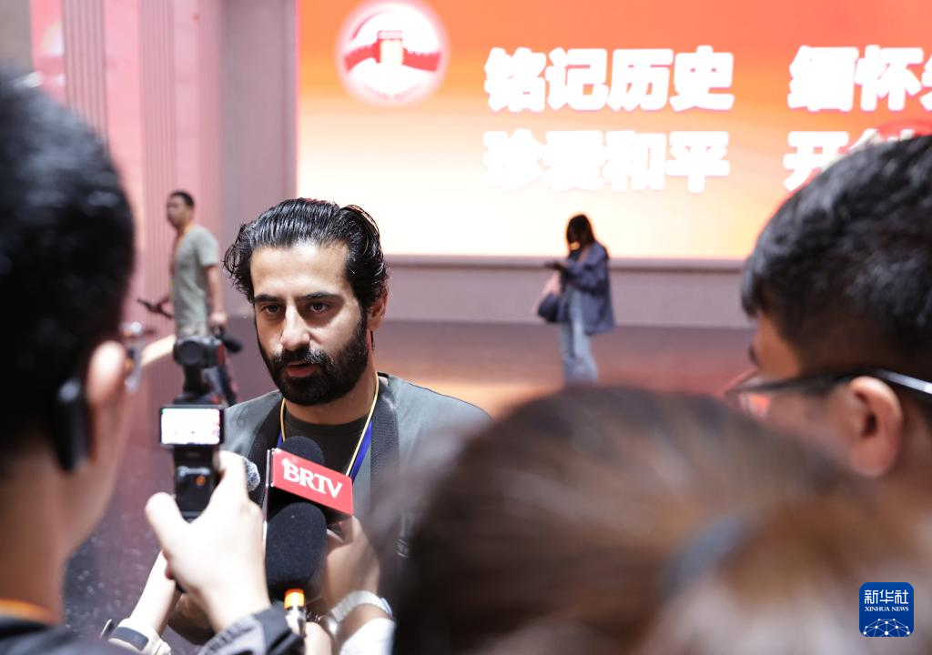 近200名境內(nèi)外記者赴中國(guó)人民抗日戰(zhàn)爭(zhēng)紀(jì)念館等地參觀采訪