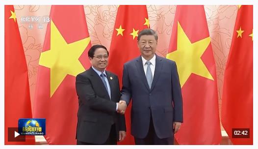 習(xí)近平會(huì)見(jiàn)越南總理范明政