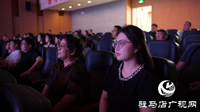  西平縣多單位聯(lián)合組織觀看紀念抗戰(zhàn)勝利80周年閱兵儀式