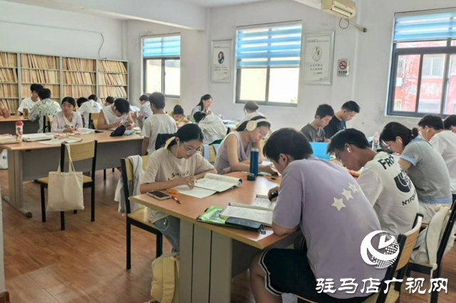 西平縣圖書館：3.2萬人次徜徉書海 50場活動(dòng)點(diǎn)燃閱讀熱情