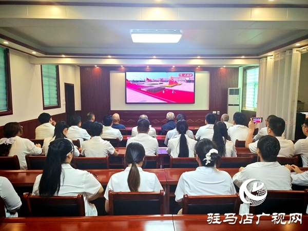 平輿縣退役軍人事務(wù)局邀請三位九旬抗戰(zhàn)老兵共同收看抗戰(zhàn)勝利80周年閱兵活動直播
