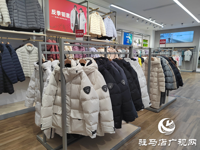 秋意漸濃“暖”先行 反季羽絨服銷(xiāo)售旺